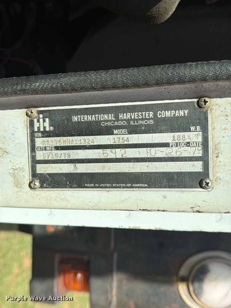 image for item EX4133 1980 International 1754 rollback truck