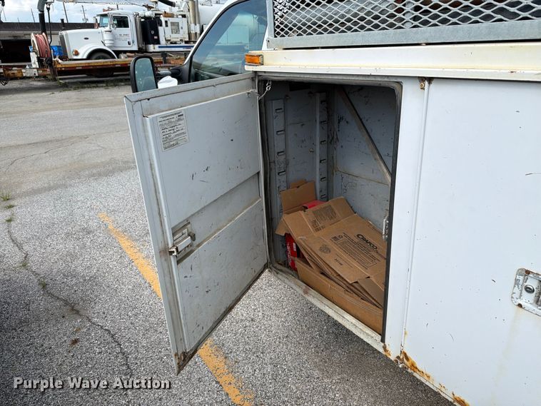 image for item EX4547 2000 Ford F350 Super Duty utility bed pickup truck