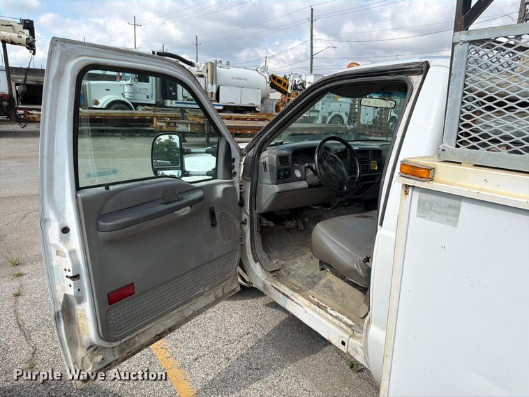 image for item EX4547 2000 Ford F350 Super Duty utility bed pickup truck