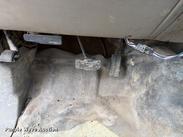 image for item EX4547 2000 Ford F350 Super Duty utility bed pickup truck