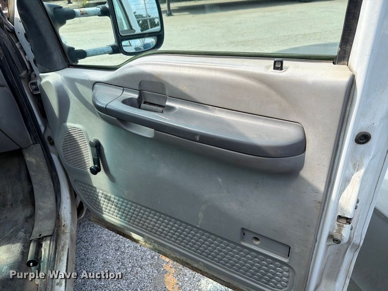 image for item EX4547 2000 Ford F350 Super Duty utility bed pickup truck