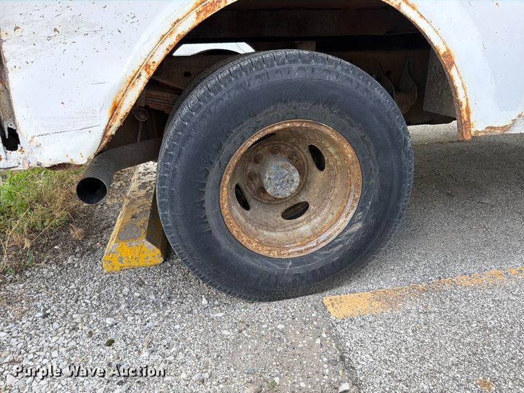 image for item EX4547 2000 Ford F350 Super Duty utility bed pickup truck