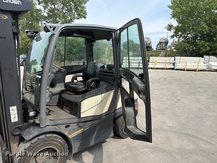 image for item EX4600 2020 Crown C51050-65 forklift