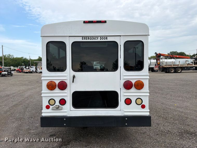 image for item FB4980 2005 Chevrolet Express 3500 shuttle bus