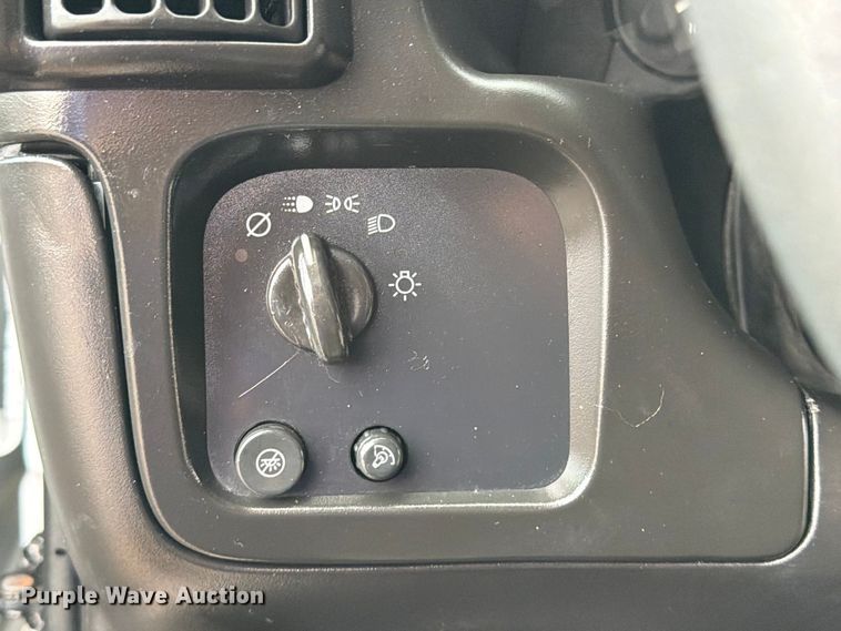 image for item FB4980 2005 Chevrolet Express 3500 shuttle bus