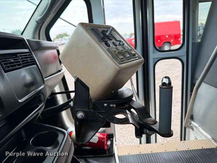 image for item FB4980 2005 Chevrolet Express 3500 shuttle bus