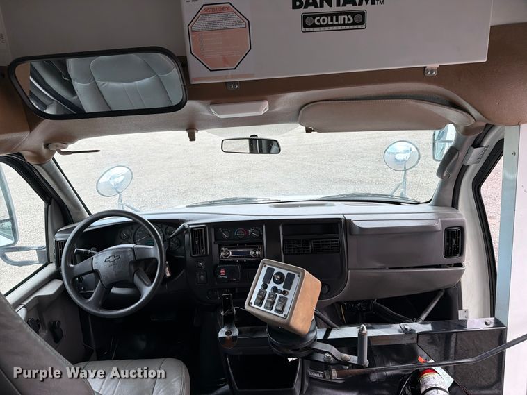 image for item FB4980 2005 Chevrolet Express 3500 shuttle bus