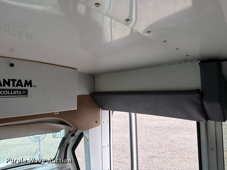 image for item FB4980 2005 Chevrolet Express 3500 shuttle bus