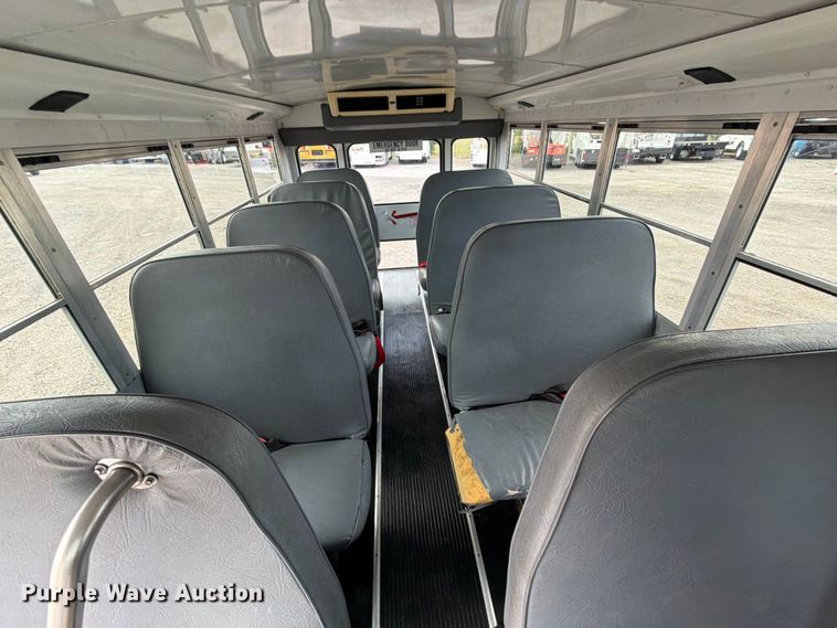image for item FB4980 2005 Chevrolet Express 3500 shuttle bus