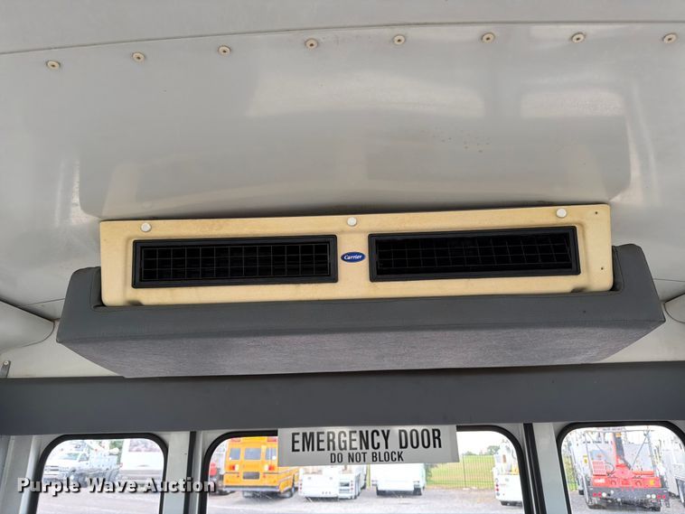 image for item FB4980 2005 Chevrolet Express 3500 shuttle bus