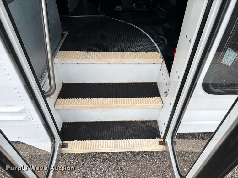 image for item FB4980 2005 Chevrolet Express 3500 shuttle bus