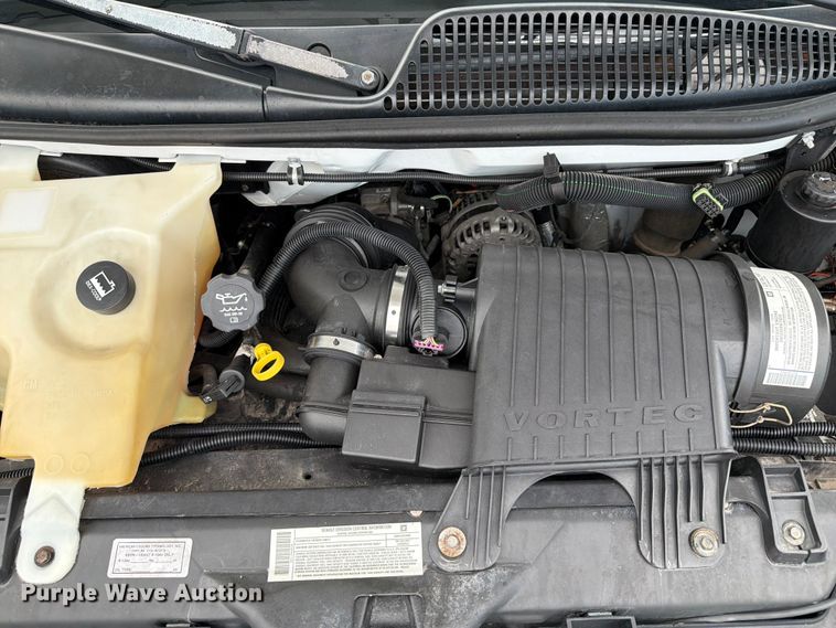 image for item FB4980 2005 Chevrolet Express 3500 shuttle bus