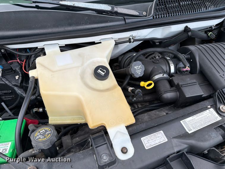 image for item FB4980 2005 Chevrolet Express 3500 shuttle bus