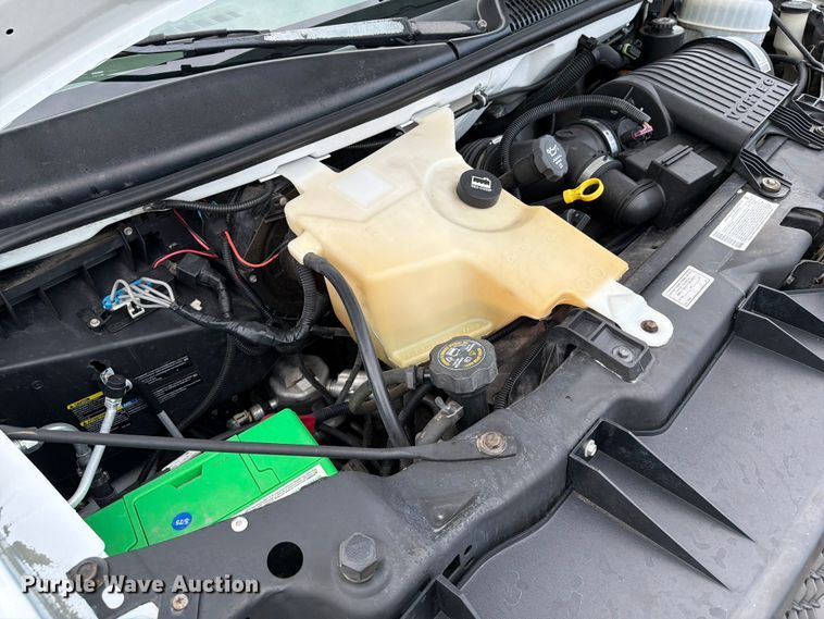 image for item FB4980 2005 Chevrolet Express 3500 shuttle bus