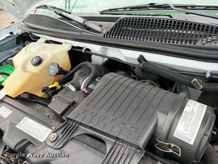 image for item FB4980 2005 Chevrolet Express 3500 shuttle bus