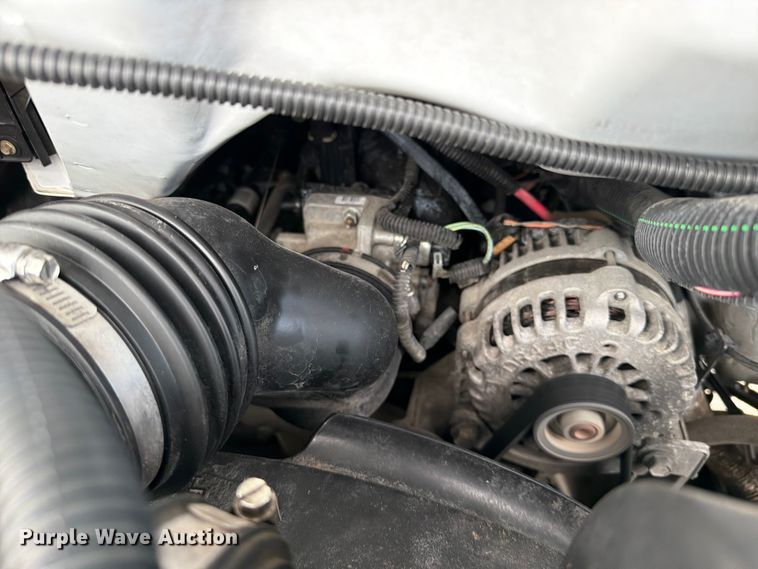 image for item FB4980 2005 Chevrolet Express 3500 shuttle bus