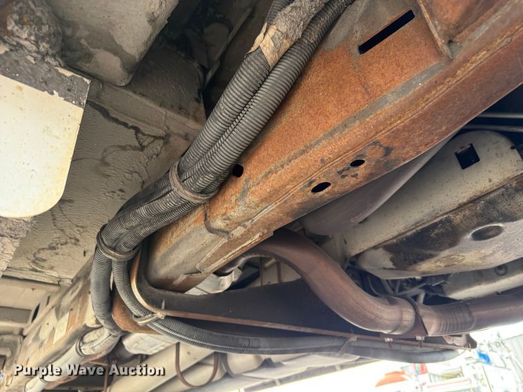 image for item FB4980 2005 Chevrolet Express 3500 shuttle bus