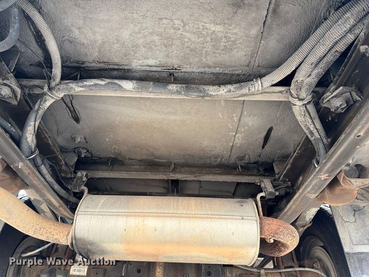 image for item FB4980 2005 Chevrolet Express 3500 shuttle bus