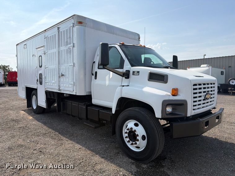 image for item FB4989 2007 Chevrolet C7000 box truck