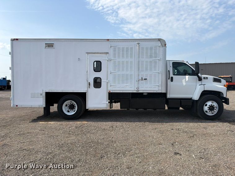 image for item FB4989 2007 Chevrolet C7000 box truck