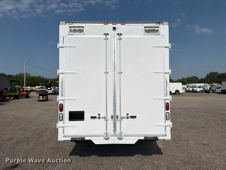 image for item FB4989 2007 Chevrolet C7000 box truck