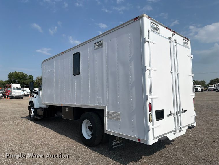 image for item FB4989 2007 Chevrolet C7000 box truck