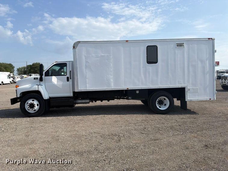 image for item FB4989 2007 Chevrolet C7000 box truck