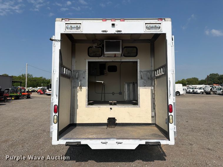 image for item FB4989 2007 Chevrolet C7000 box truck