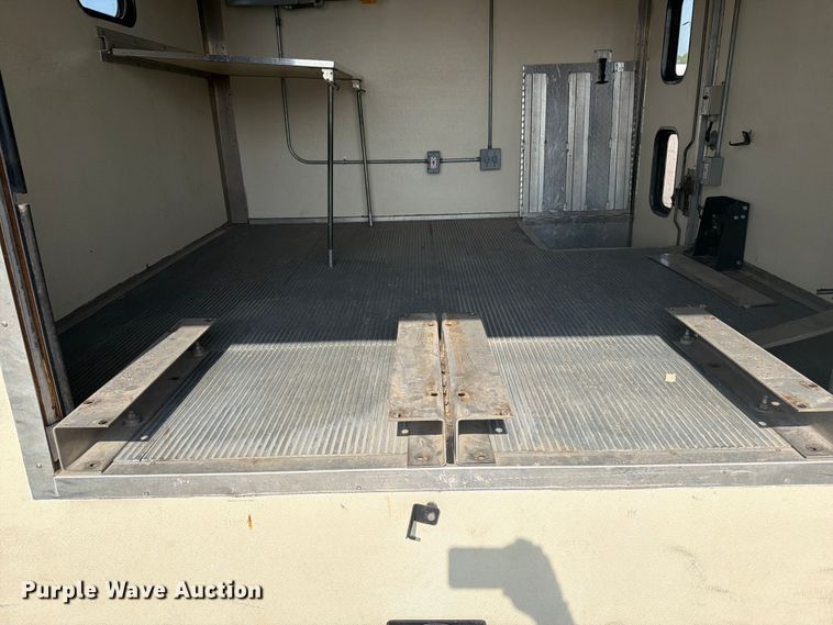 image for item FB4989 2007 Chevrolet C7000 box truck