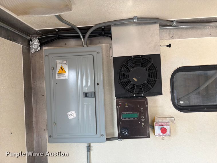 image for item FB4989 2007 Chevrolet C7000 box truck