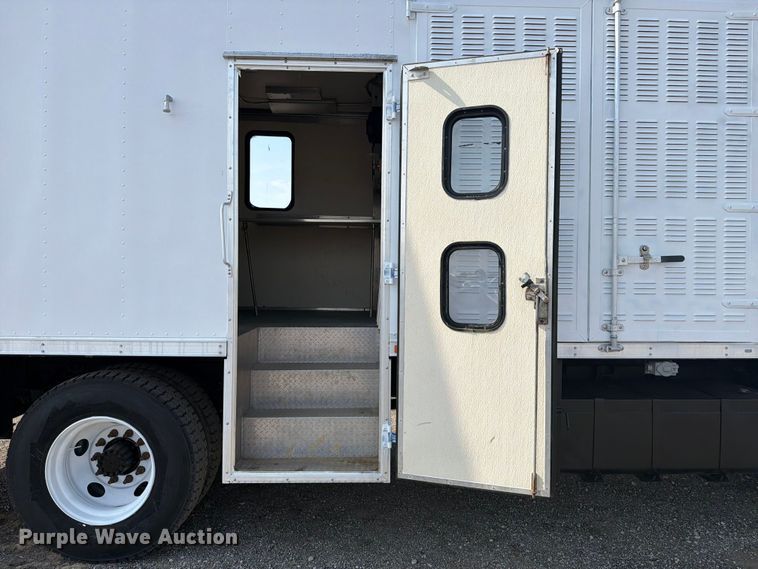 image for item FB4989 2007 Chevrolet C7000 box truck