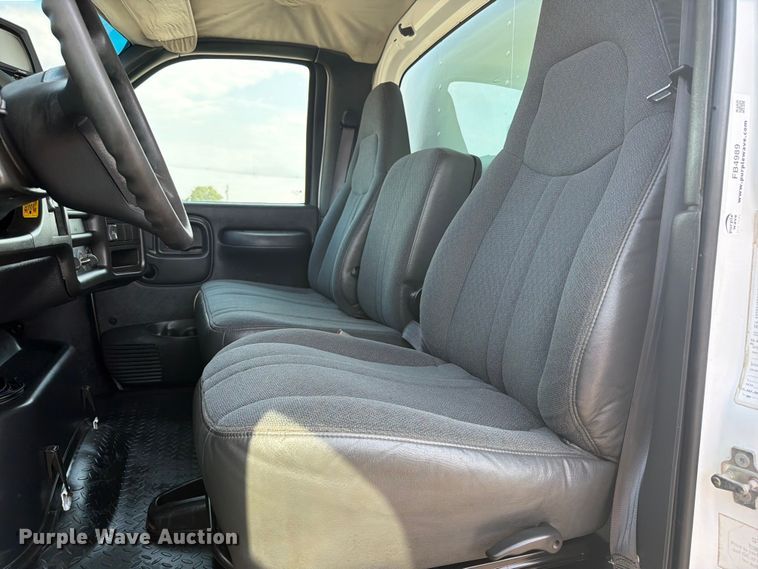 image for item FB4989 2007 Chevrolet C7000 box truck