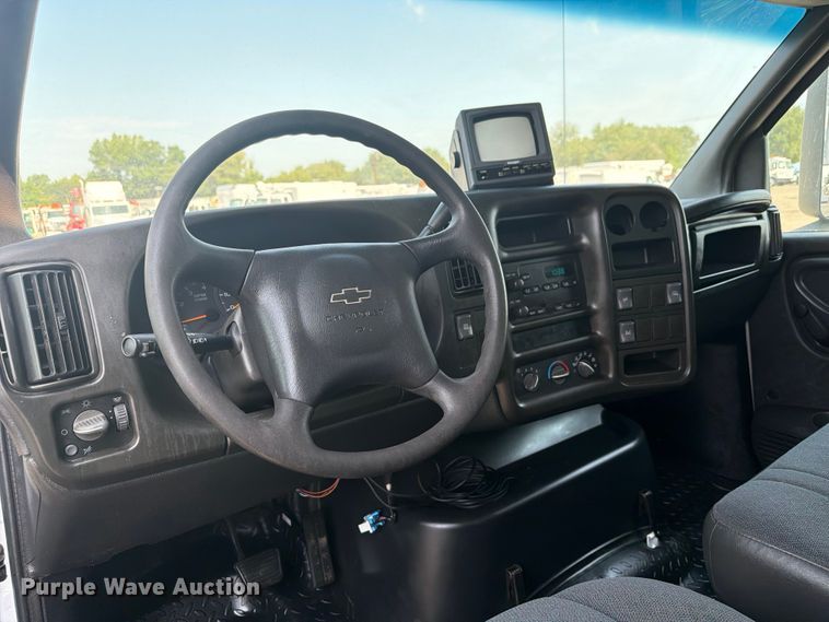 image for item FB4989 2007 Chevrolet C7000 box truck