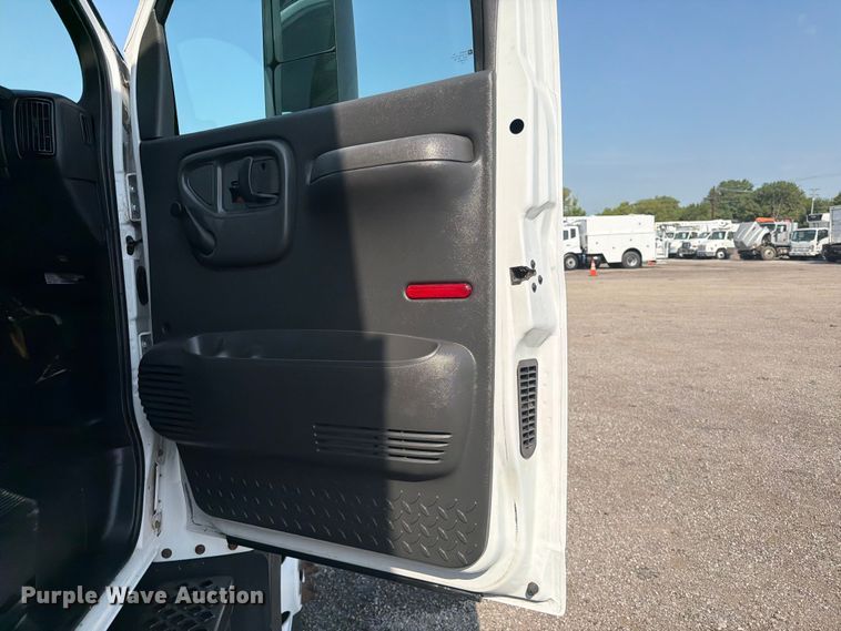 image for item FB4989 2007 Chevrolet C7000 box truck