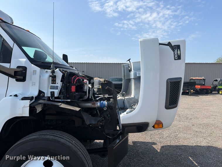 image for item FB4989 2007 Chevrolet C7000 box truck