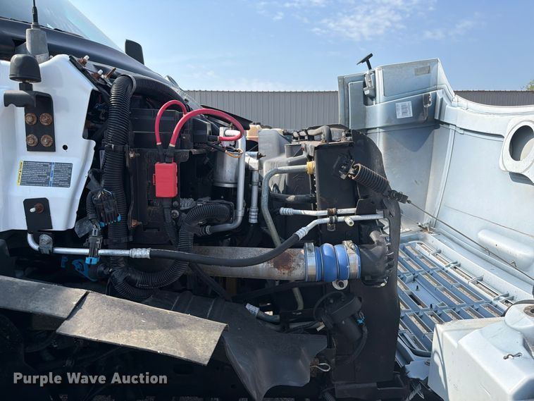 image for item FB4989 2007 Chevrolet C7000 box truck