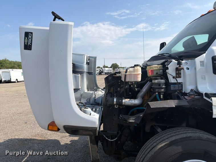 image for item FB4989 2007 Chevrolet C7000 box truck