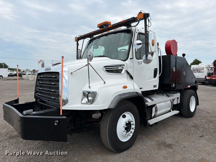 2015 Freightliner 114SD toter truck