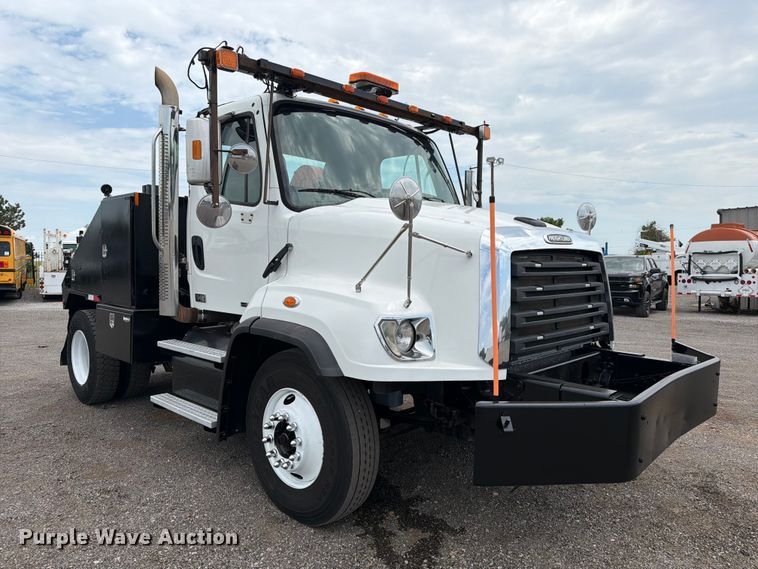 image for item FB4993 2015 Freightliner 114SD toter truck