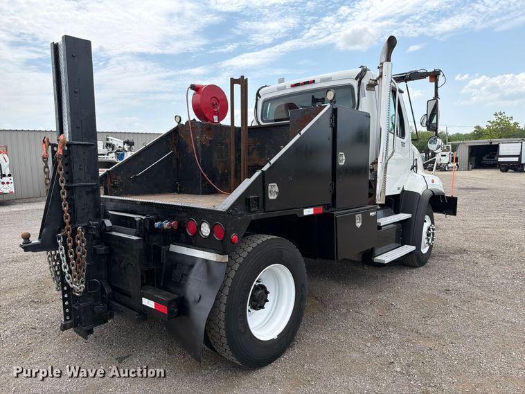 image for item FB4993 2015 Freightliner 114SD toter truck