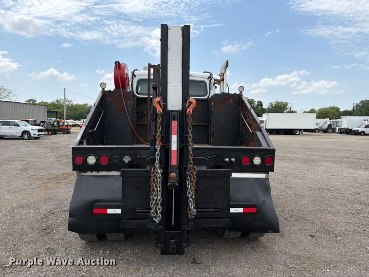 image for item FB4993 2015 Freightliner 114SD toter truck