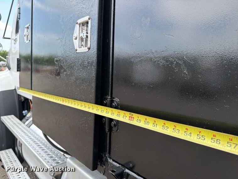 image for item FB4993 2015 Freightliner 114SD toter truck
