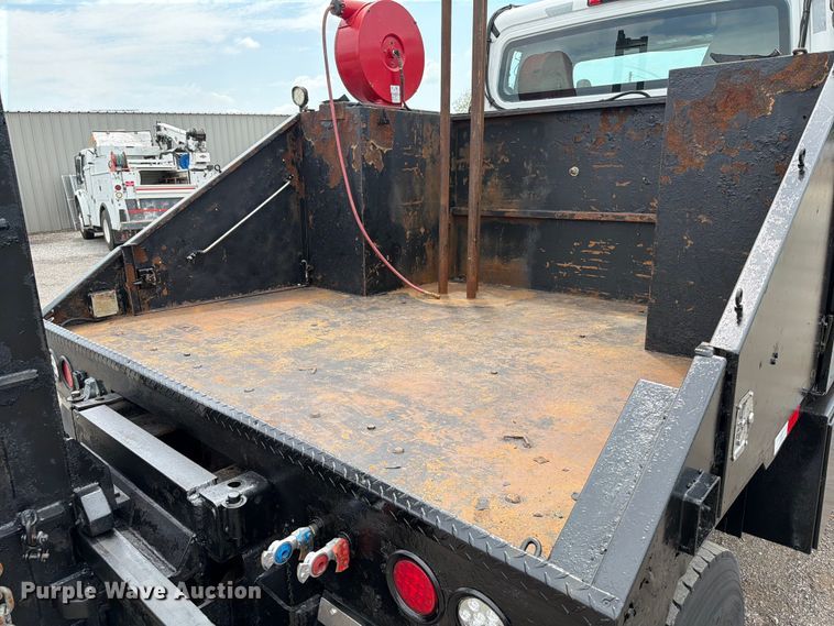 image for item FB4993 2015 Freightliner 114SD toter truck