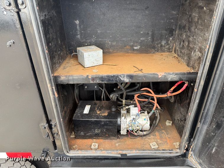 image for item FB4993 2015 Freightliner 114SD toter truck