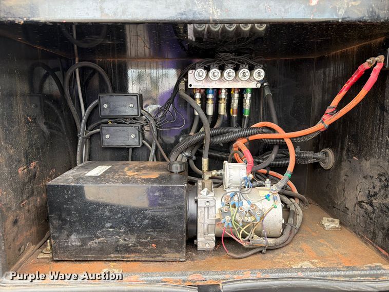 image for item FB4993 2015 Freightliner 114SD toter truck