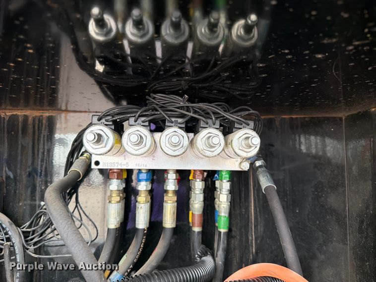image for item FB4993 2015 Freightliner 114SD toter truck