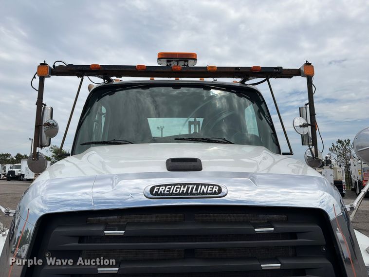 image for item FB4993 2015 Freightliner 114SD toter truck