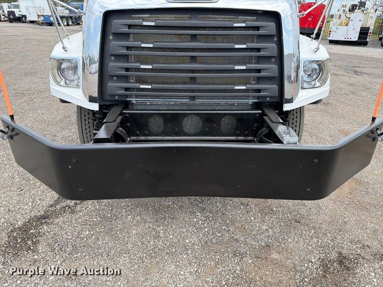 image for item FB4993 2015 Freightliner 114SD toter truck