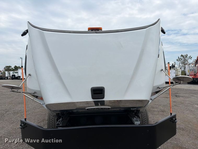 image for item FB4993 2015 Freightliner 114SD toter truck