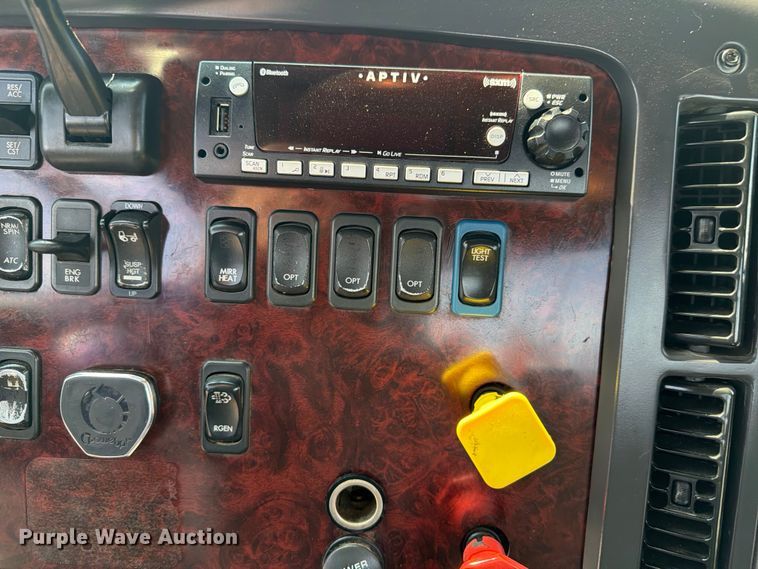 image for item FB4993 2015 Freightliner 114SD toter truck
